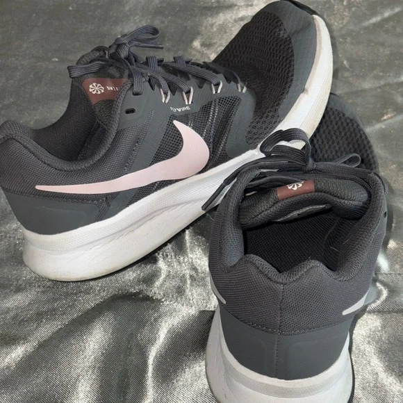 Nike Women's Swift 3 Gray and Light Pink Athletic Running Shoes - Picture 3 of 4